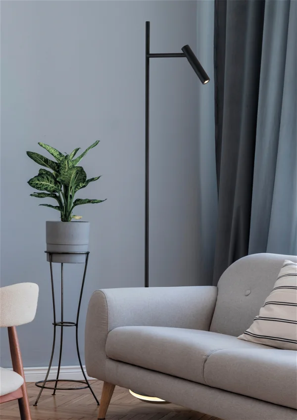 Lámpara de pie de diseño 'Estudo'