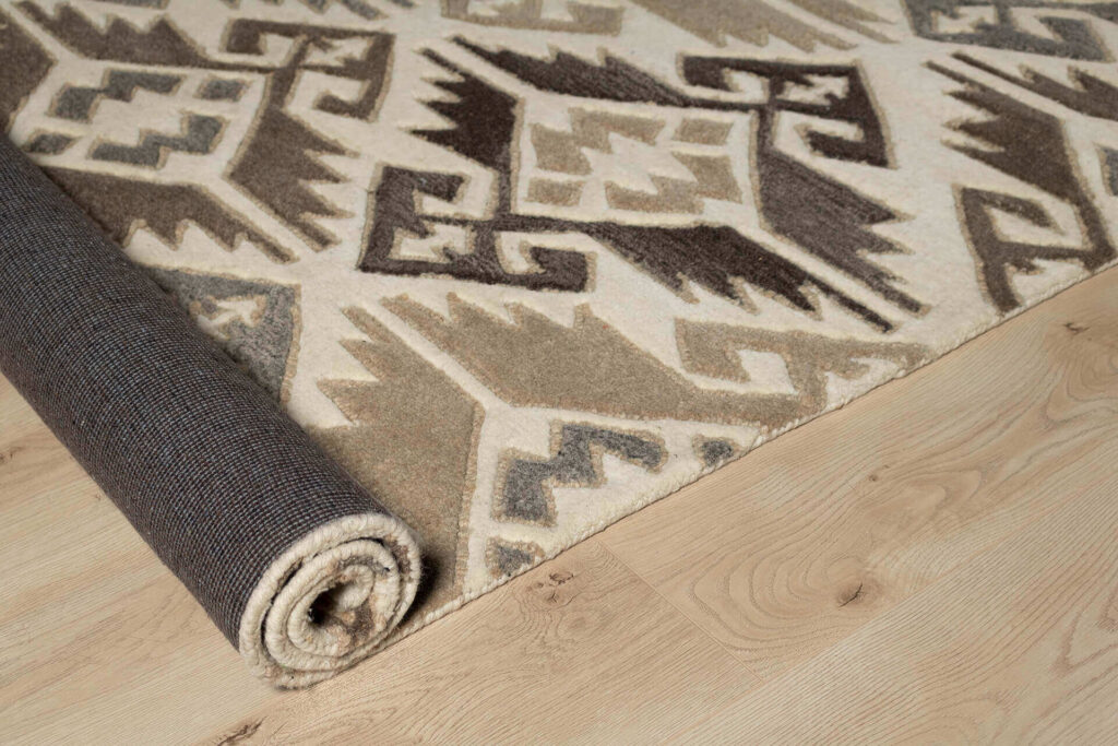 Handcrafted rug 'Lost and Found'